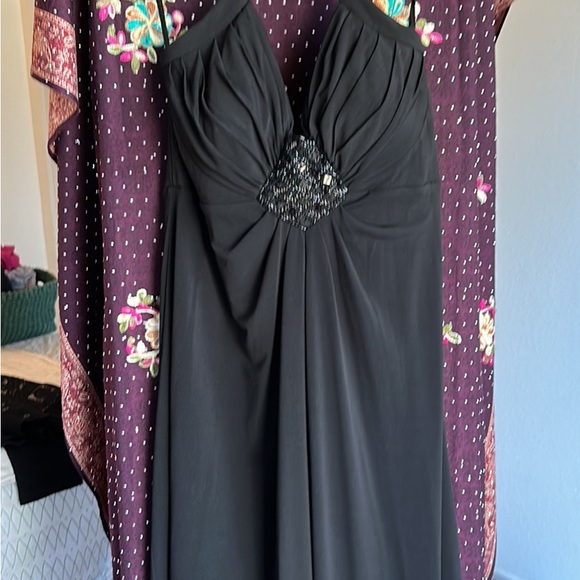 White House Black Market black halter cocktail dress in size 6 - Picture 5 of 5